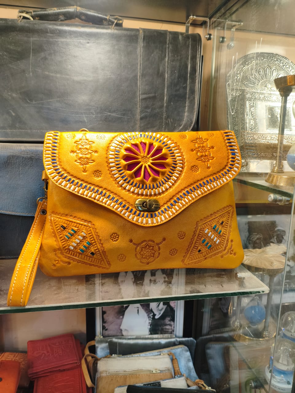 Sac enveloppe jaune cuir