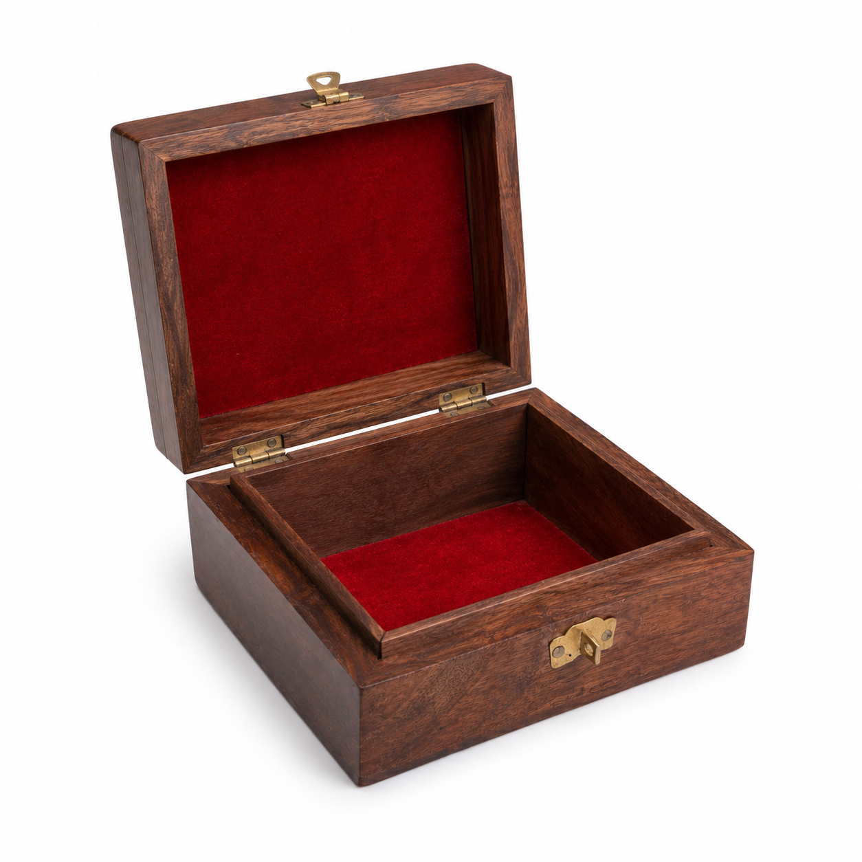 Boîte en bois sculpté ouverte – intérieur velours rouge