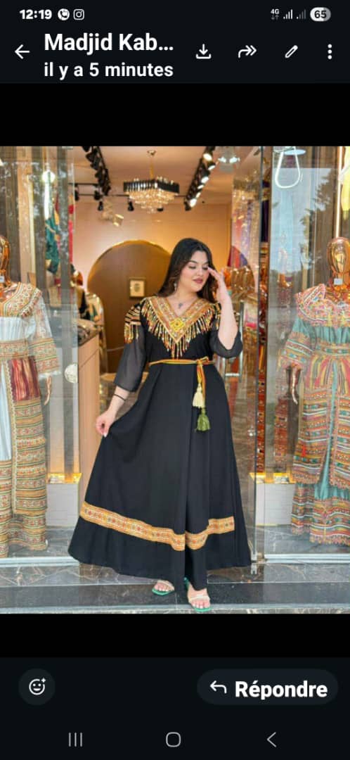Robe Kabyle Bleue Royale Brodée – Tenue Traditionnelle Algérienne