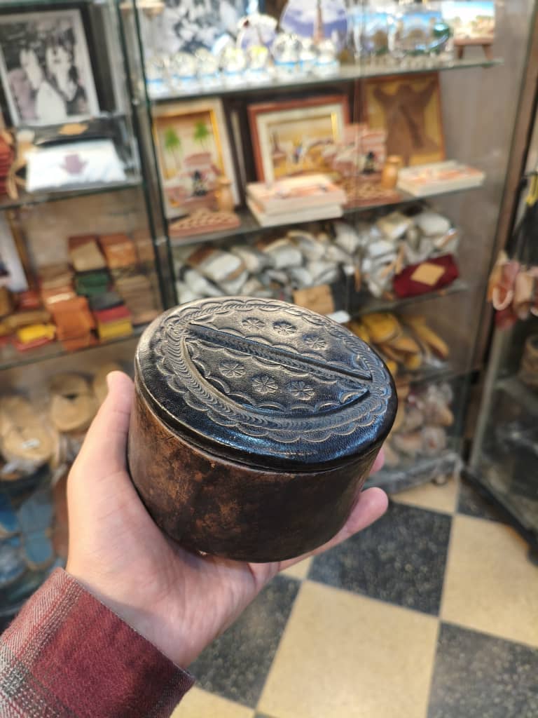 Boîte à Bijoux Ronde Gravée – Artisanat Algérien